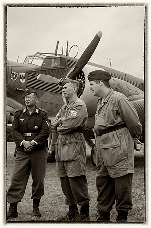 Re-enactor_37_Slv (1 of 1)