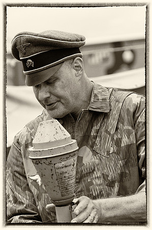 Re-enactor_22_Slv (1 of 1)