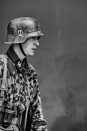 Re-enactor_2_Slv (1 of 1)