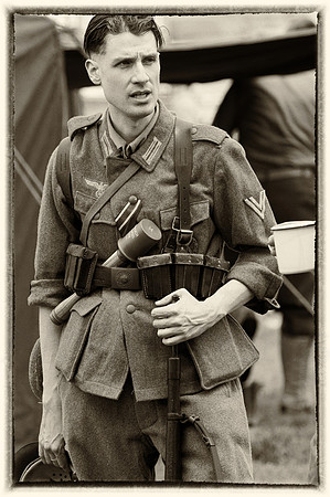 Re-enactor_9_Slv (1 of 1)