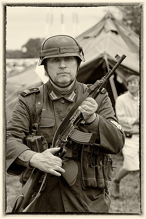Re-enactor_32_Slv (1 of 1)