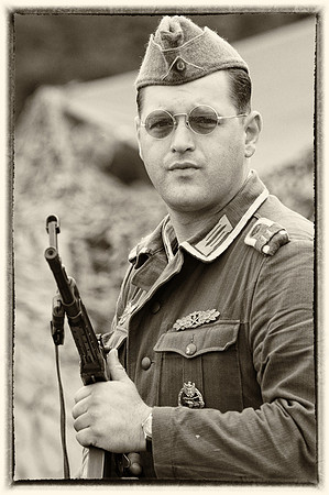 Re-enactor_26_Slv (1 of 1)