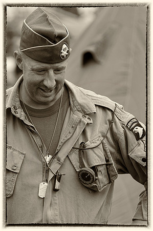 Re-enactor_27_Slv (1 of 1)