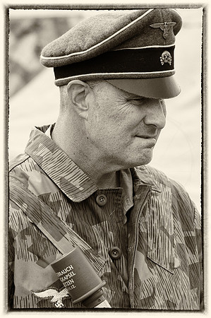Re-enactor_17_Slv (1 of 1)
