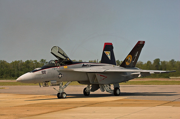 F-18_Taxi2_e